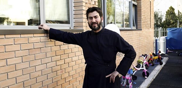 Αντιμέτωπος με κατηγορία για ασέλγεια ο πατέρας Αντώνιος
