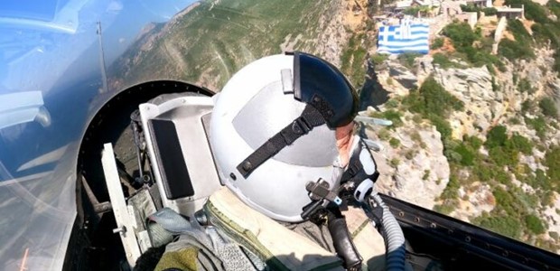 Ο Αρχηγός ΓΕΕΘΑ σε πτήση στο Αιγαίο με F-16 (Βίντεο)