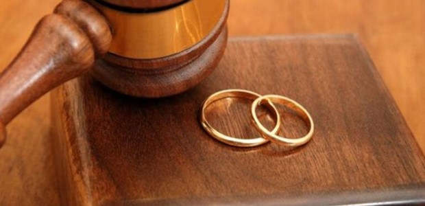 Σε διαζύγιο οδηγούνται τρεις στους δέκα γάμους