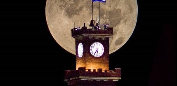 Το Μπλε Φεγγάρι του Αυγούστου από το Ρολόι του Φρουρίου