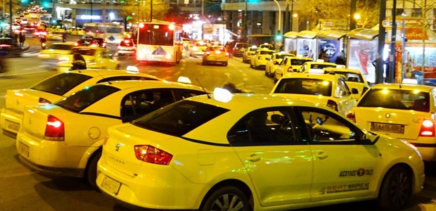Αντιδρούν οι οδηγοί ταξί για τον αριθμό των επιβατών