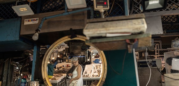 Η ακρίβεια καλπάζει, η κατανάλωση μειώνεται
