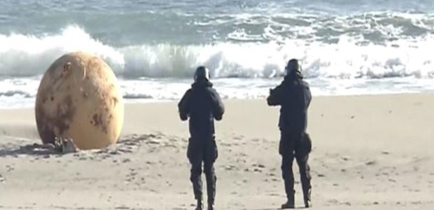 Μια μυστηριώδης σφαίρα ξεβράστηκε σε παραλία 