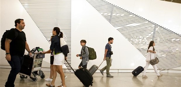17 εκατ. ταξιδιώτες στα ελληνικά αεροδρόμια