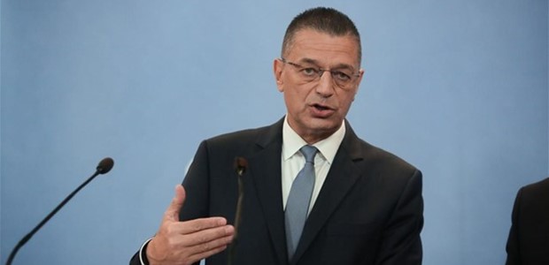 "Η λάσπη και οι αθλιότητες δεν με αγγίζουν" 