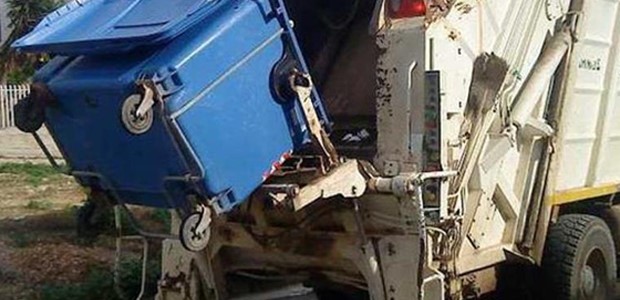 Tραυματίστηκε γυναίκα - συνοδός απορριμματοφόρου 