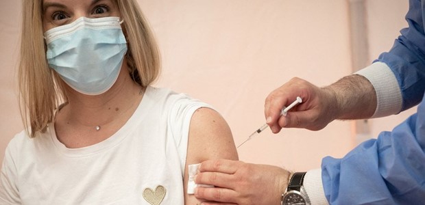 «Εξαιρετικά μικρή η πιθανότητα μυοκαρδίτιδας από εμβόλιο»