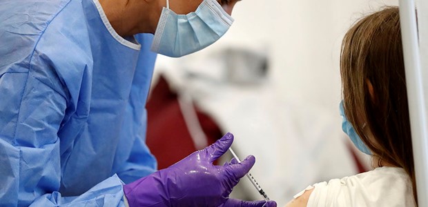 "Ναι" στο εμβόλιο των Pfizer/BioNTech για παιδιά 5-11 ετών