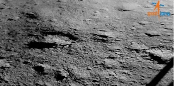 Οι πρώτες εικόνες του νότιου πόλου της Σελήνης