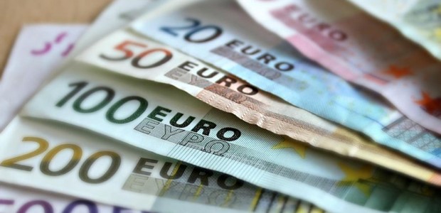 Αυξήθηκαν στο 1,098 δισ. ευρώ οι καταθέσεις