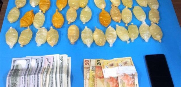 Κατάπιε ενάμισι κιλό κοκαΐνη αλλά δεν την πέρασε