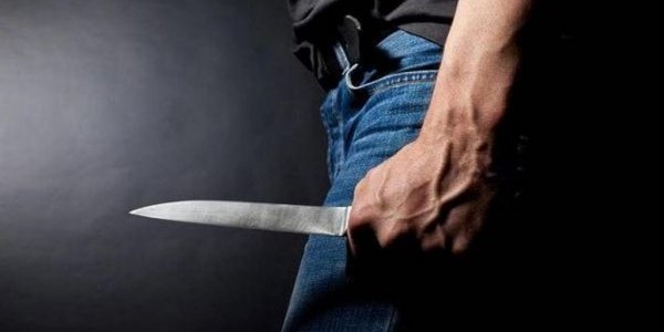 Ζήλευε την 35χρονη σύζυγό του και απείλησε 46χρονο με μαχαίρι