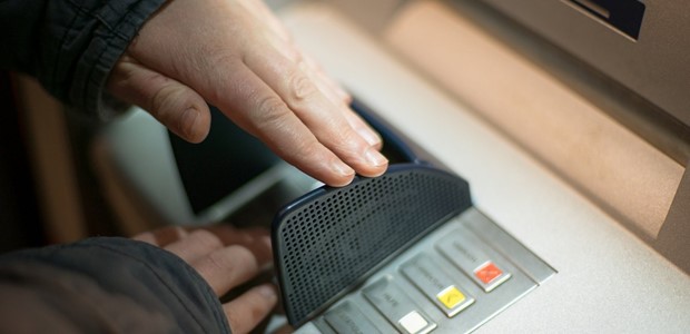 Προσοχή στις αναλήψεις μετρητών από ΑΤΜ