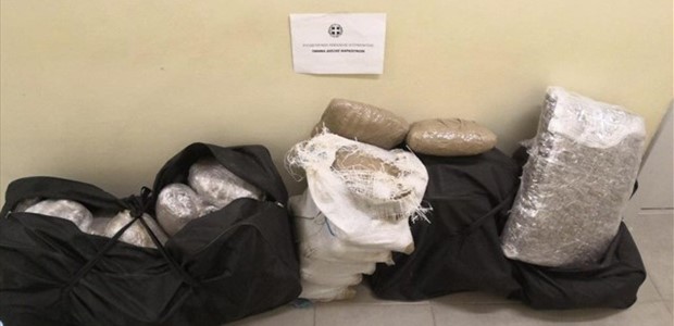 Έκρυβε σε θάμνους 57 κιλά χασίς