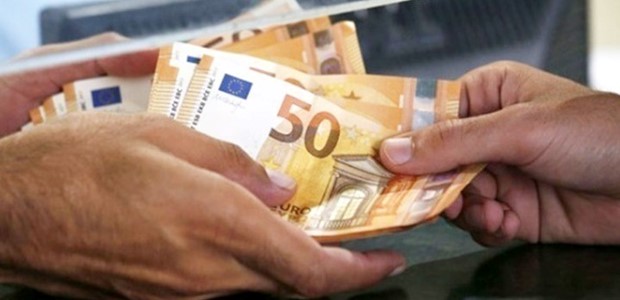 Σε ισχύ, από σήμερα, ο νέος κατώτατος μισθός στα 780 ευρώ