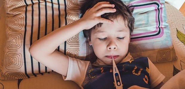 Πώς να ρίξετε τον πυρετό στα παιδιά 