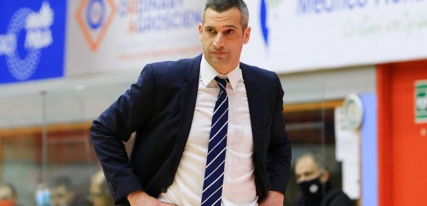 Ο Νίκος Παπανικολόπουλος νέος προπονητής