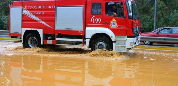 1.820 κλήσεις στην Πυροσβεστική, 312 απεγκλωβισμοί