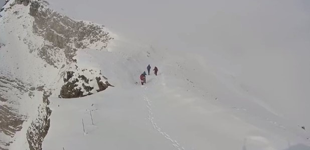 Ανεβαίνοντας στην χιονισμένη κορυφή Λουπάτα