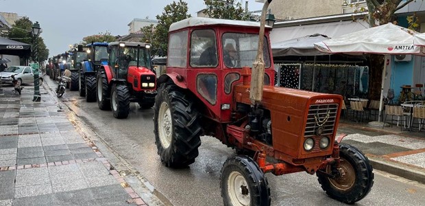 Πορεία αγροτικών μηχανημάτων στο συλλαλητήριο