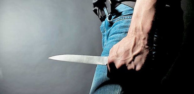 58χρονος επιτέθηκε με μαχαίρι κατά του γιού του!