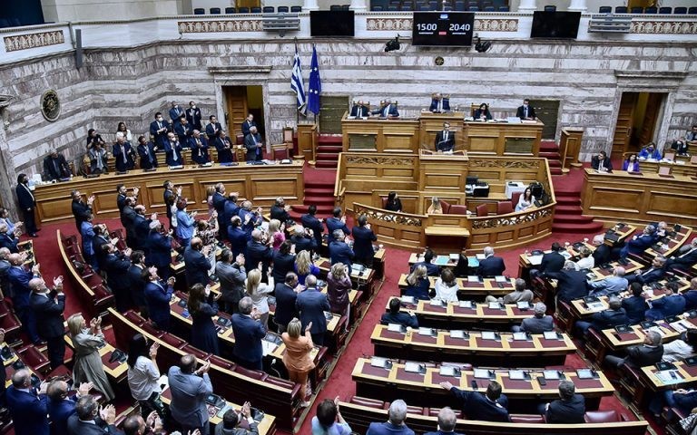 Ψηφίστηκε η εξεταστική για τις παρακολουθήσεις