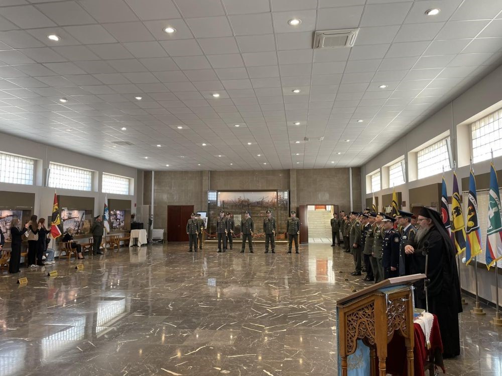Επίδοση ξιφών σε 8 αξιωματικούς στην 1η Στρατιά