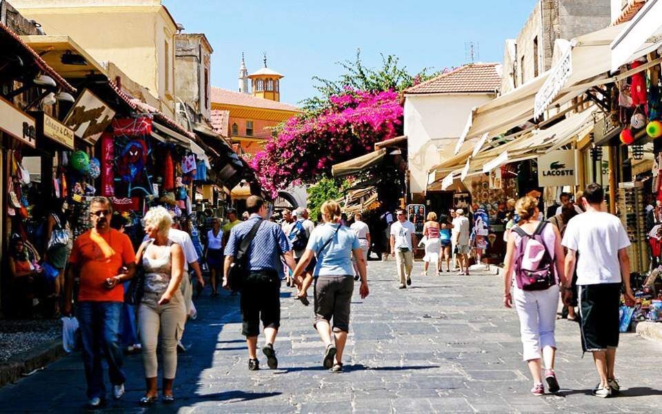 Τουριστικές εισπράξεις 17,1 δισ. το δεκάμηνο