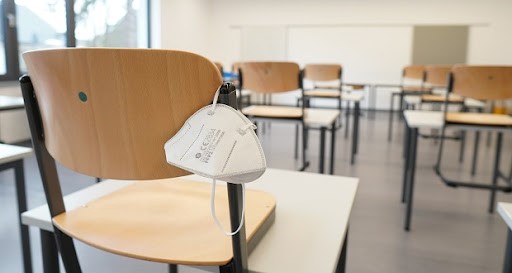 Σε αναστολή οι πρώτοι ανεμβολίαστοι εκπαιδευτικοί