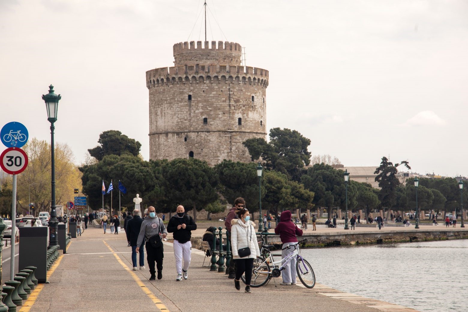 Ανοίγει το λιανεμπόριο σε Θεσσαλονίκη και Αχαΐα